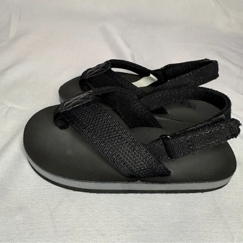 Toddler faux leather sandals size 6/7